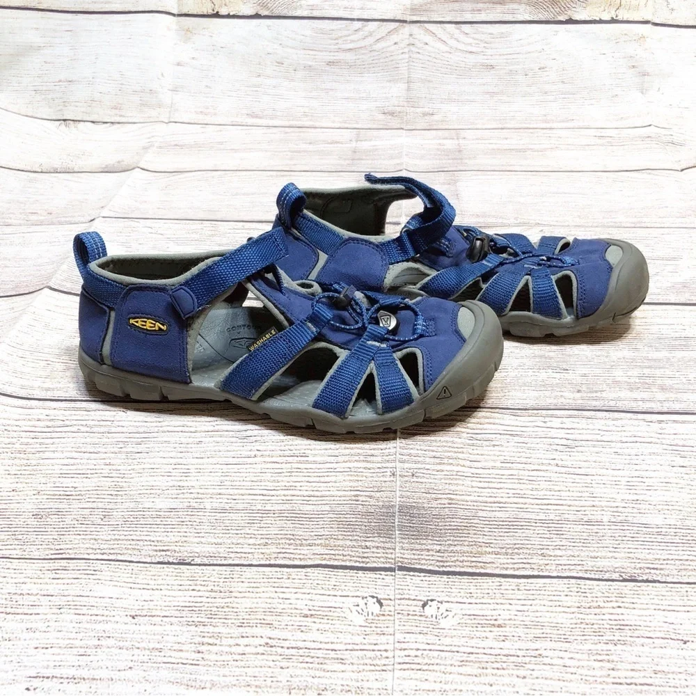 Kids Blue and Grey Outdoor Sandals Size 5